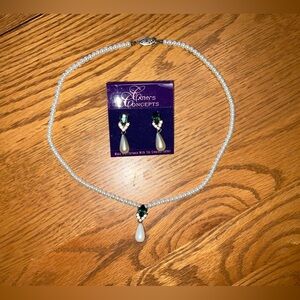 Elegant Faux Emerald and Pearl 17”Necklace and Earring Set